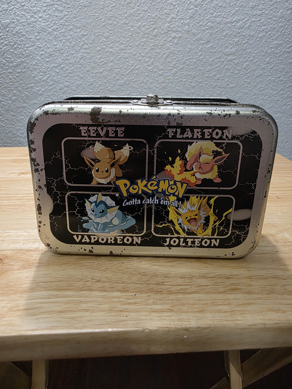 Pokémon 1999 Metal Collectible Tin Box Eevee Flareon Vaporeon Jolteon